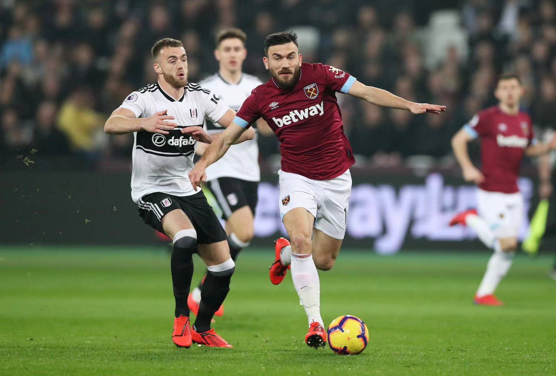 雷速直播-伯恩茅斯主场惨败，降级形势愈发严峻的简单介绍