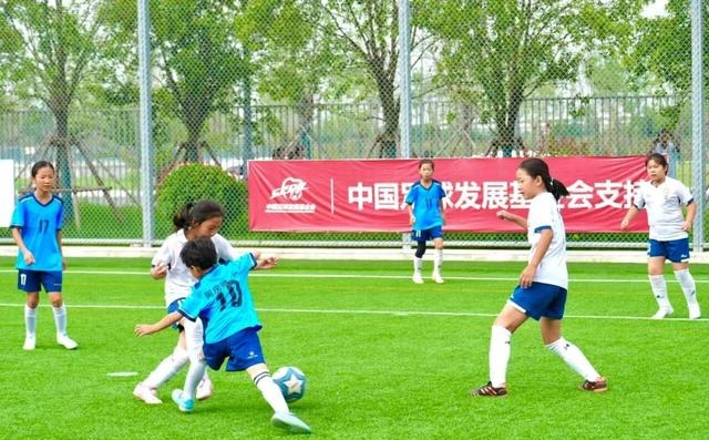 包含国际足球盛事强强交锋点燃战火的词条