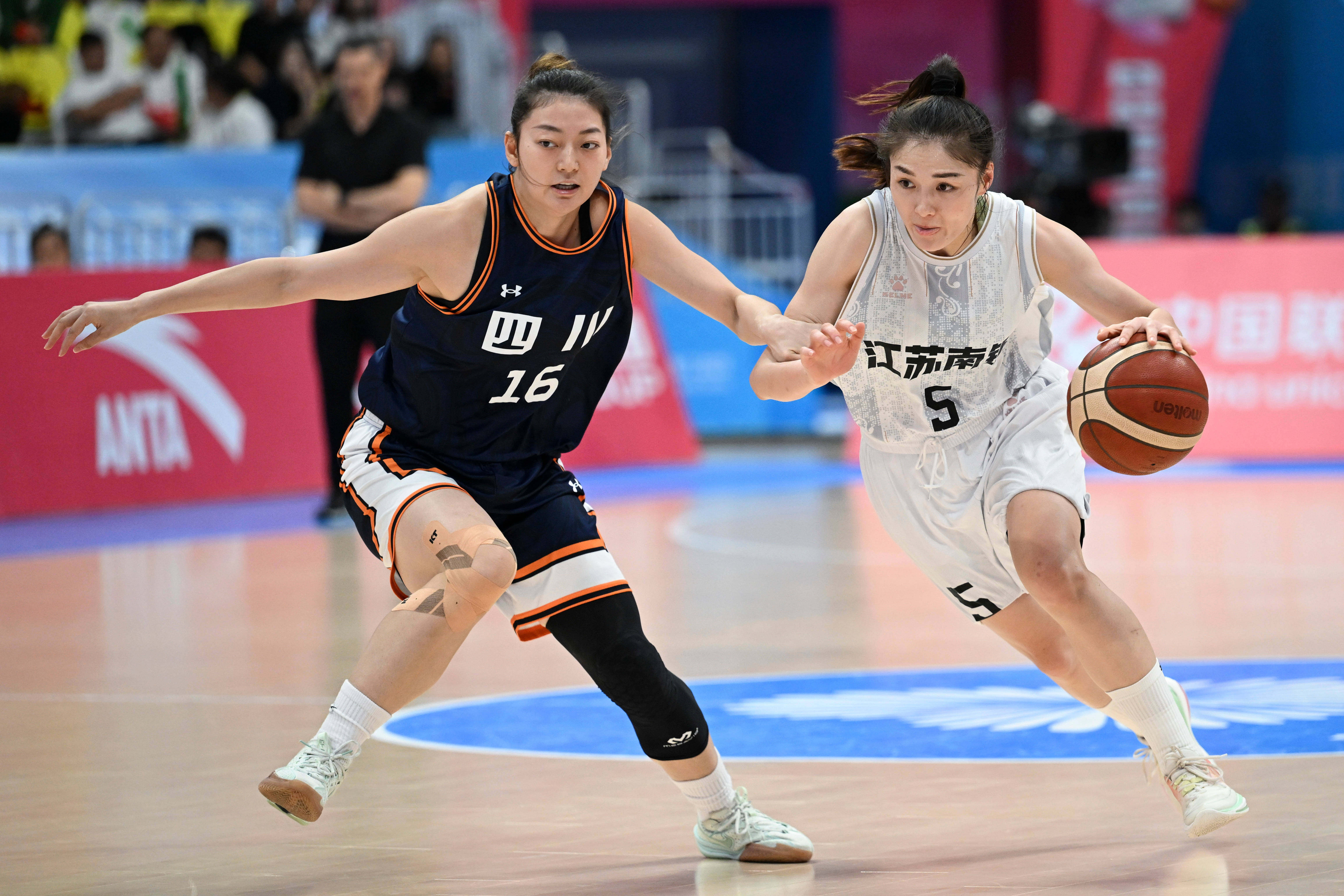 包含篮球女子半决赛：加拿大队惊险晋级决赛的词条