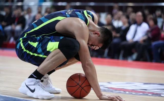 包含太阳碾压青岛队，易建联统治全场的词条