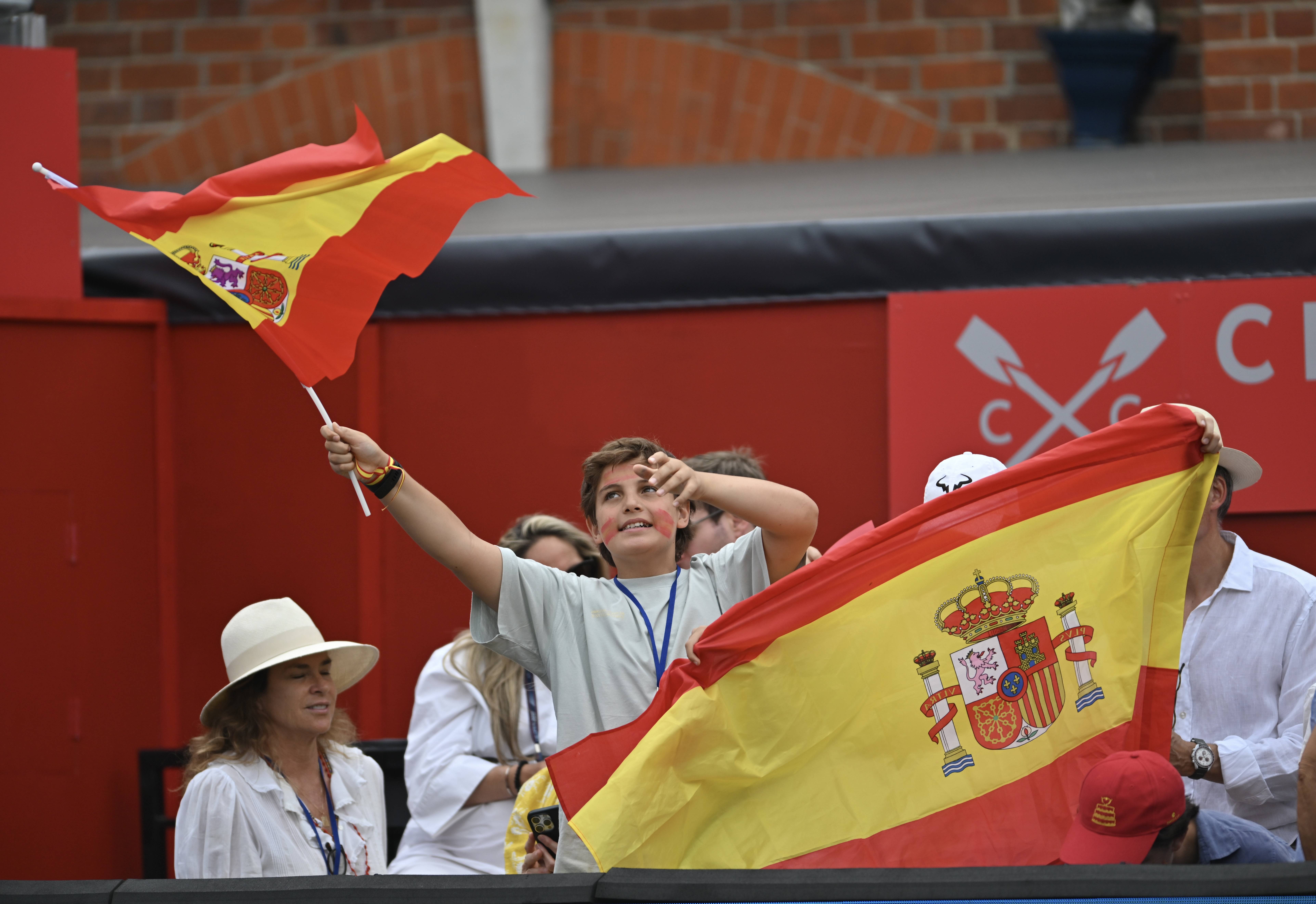 关于戴维斯杯翻盘拉沃尔杯，阿尔卡拉斯统治全场的信息