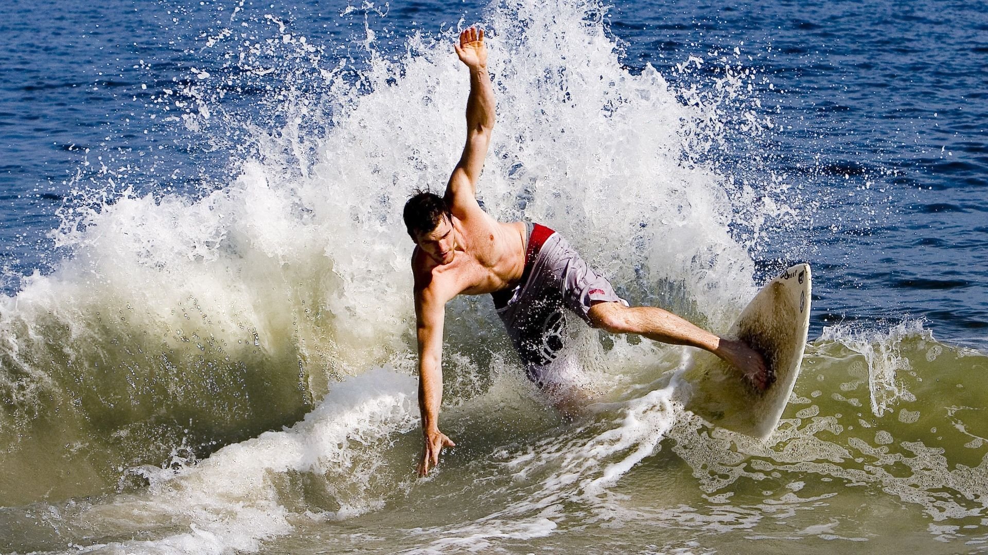 意甲焦点战之夜，哈利伯顿如何成为全场瞩目的风暴眼？