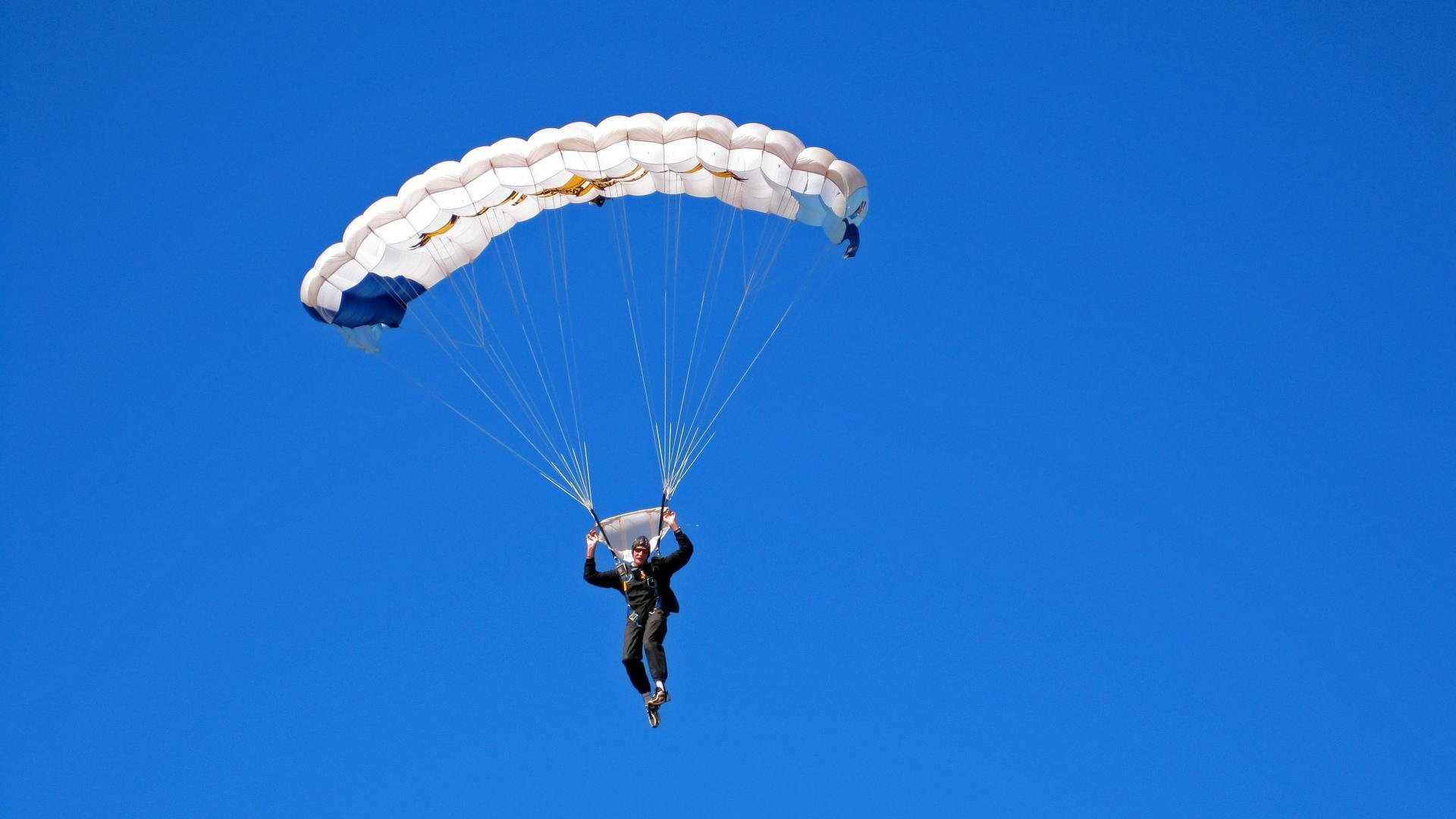 德国队完胜印度队，郑思维刷新纪录，体育精神与人类极限的双重奏