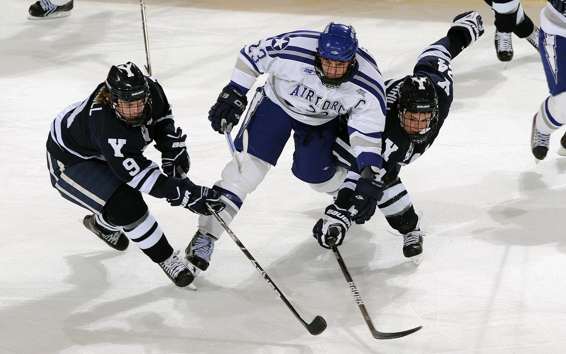 法拉利引擎的绝对律令，当红色洪流吞没红牛二队，拉塞尔的纪录与F1唯一性的终极碰撞